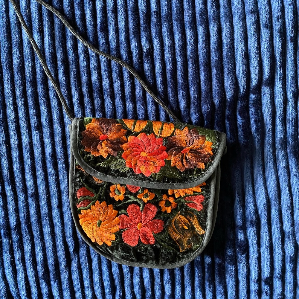Little flower embroidered cross body bag